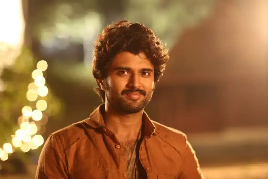 Vijay Deverakonda Visits Prasanthi Nilayam