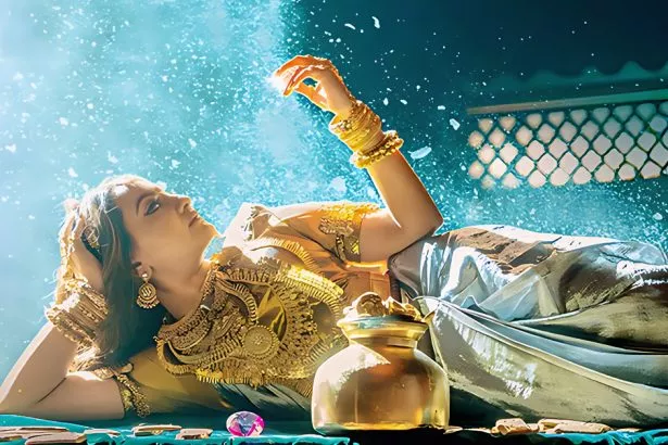 Sonakshi Sinha Wore 50 Kg Of Gold